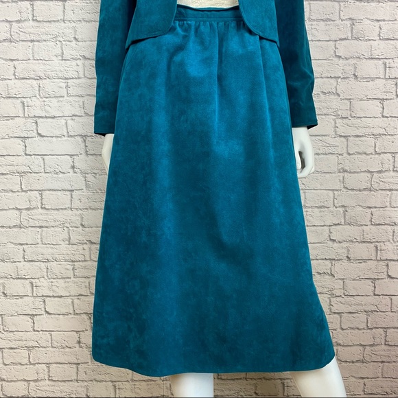 *Vintage 2 piece skirt suit - Picture 4 of 16